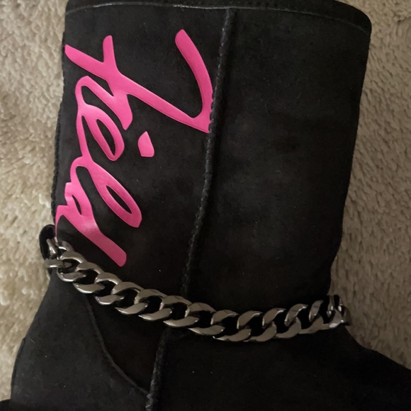 UGG Patricia Fields rare Black and hot pink chain 6 - Picture 5 of 13